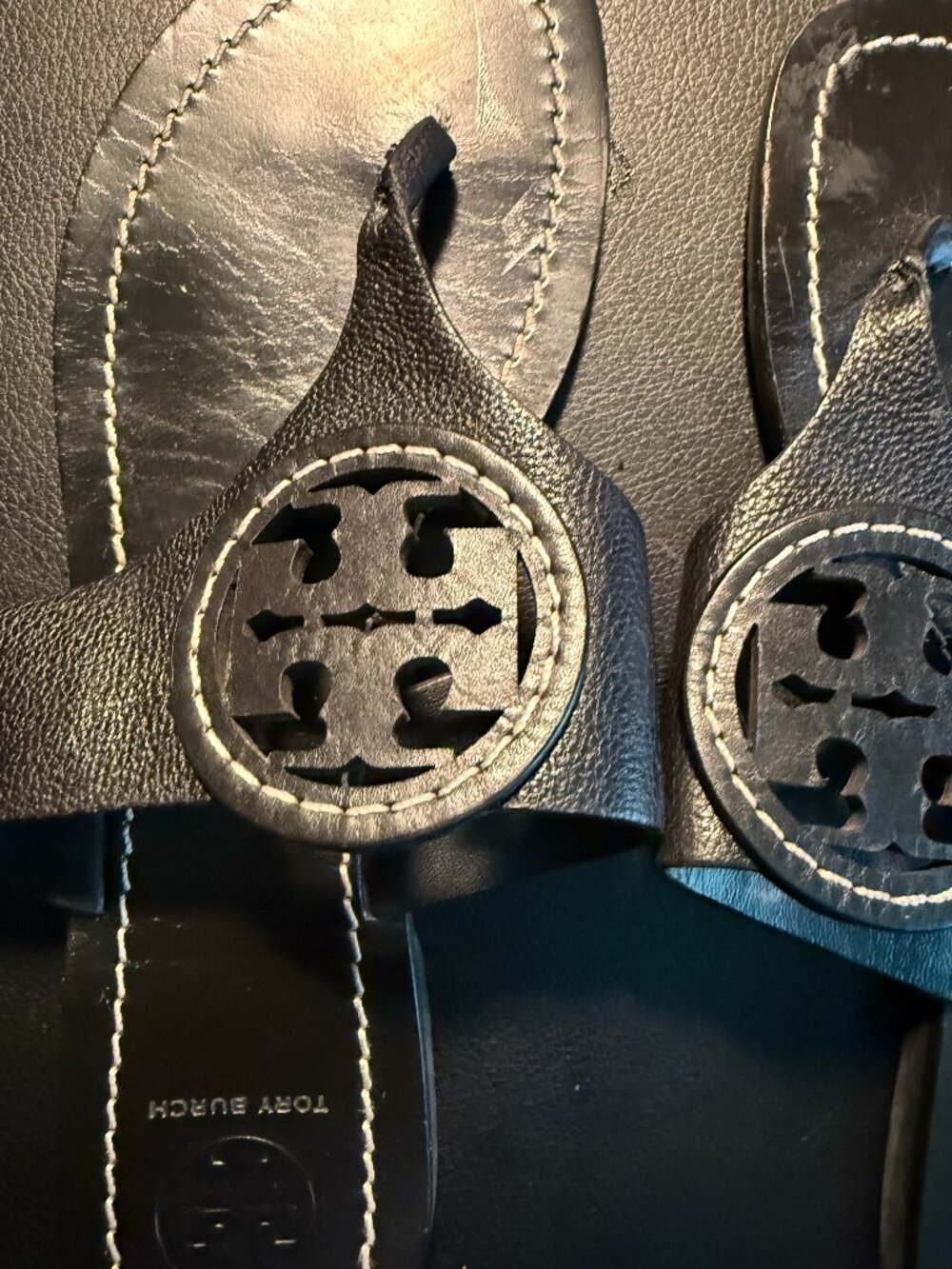 Tory Burch Louisa Leather Thong Sandal in Blackj, SZ 7.5 - Picture 2 of 5